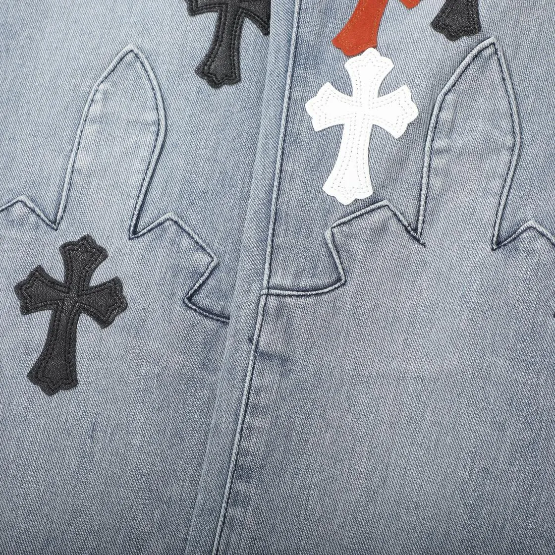 P290 (top version) Chrome hearts new city-limited flame blue jeans Chrome hearts city-limited jeans Hardware customization Original development vintage levis American-made 501 black and gray base version Levi's American-made 501 base version Imported sheepskin 925 silver remake [Top heavy industry fashion design] Consistently high-street luxury style. Speaking of this style, the Zangyin family and GU family are definitely the leading representative brands. Especially the Zangyin family has really achieved a state-of-the-art effect in creating high-street style. The unique washed material is used to create this style. The color system is already quite eye-catching. After it is decorated with patchwork cross flowers, it cleverly highlights the charm of the brand. Secondly, this style uses classic The high-waist cutting design highlights the long legs and fashionable temperament of the upper body. The brand is highly recognizable and the slim fit configuration is more suitable for daily wear. It is a product that interprets personality, fashion, and specifications at a glance. This single product is enough to make any fan excited. It can be a white T-shirt for a youthful college style, or a tight suspender for a royal style. It has strong matching ability and can be easily controlled by men.  [Materials and craftsmanship] Needless to say, this point goes without saying. As an excellent craftsman brand, Zangyin’s requirements for details and craftsmanship are really perfect. The washed color of this model has gone through so many processes, not to mention the embellishment of denim appliques. It is also purely hand-made and sewn. Just like what they believe in, only hand-made things have soul and have the meaning of wear. A top-notch heavy-duty fashionable denim item, I look forward to your perfect interpretation! !  Color: Blue Size: S M L XL